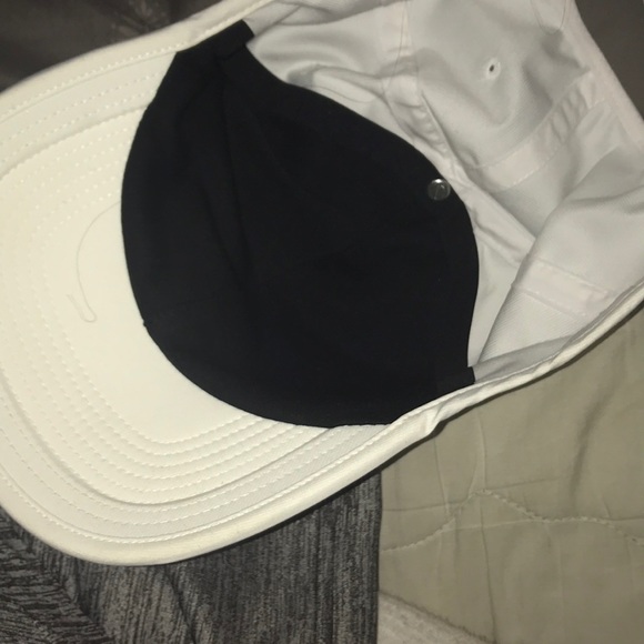 Nike hat - Picture 4 of 4